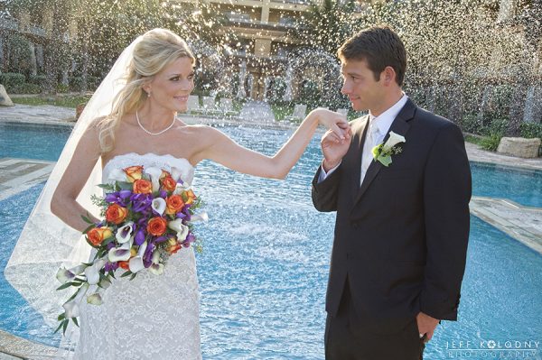 Picture Perfect Bride & Groom Poses for the Dreamy Wedding Shoot